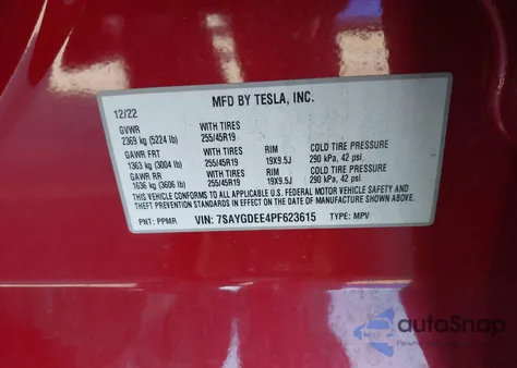 2023 Tesla Model Y Awd/Long Range Dual Motor All-Wheel Drive z USA, uszkodzony, nr VIN 7SAYGDEE4PF623615